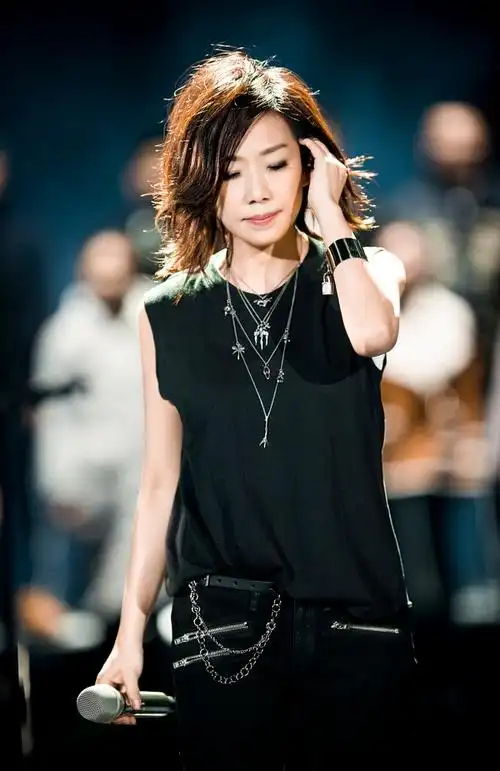 林忆莲——勇敢追寻自我的《蓝莲花》