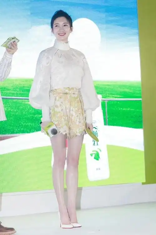 回顾:内娱美腿女明星,李宇春,周慧敏,郁可唯个个称"腿精"