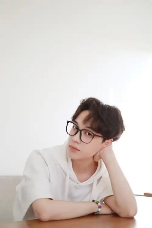 cv倒霉死勒超话#倒霉死勒生日快乐#今日关键词:梅梅,暖阳,小动物活力