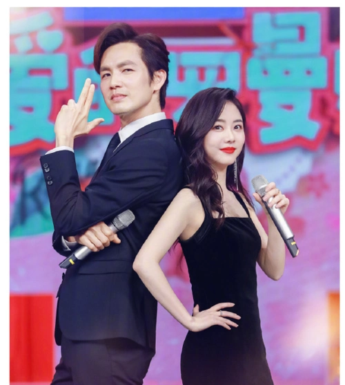 看到钟汉良搂在谭松韵腰上的那只手活该他火了20多年