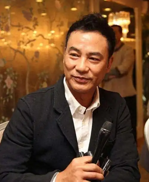 在香港的影视圈中,任达华是一位备受赞誉的知名演员.