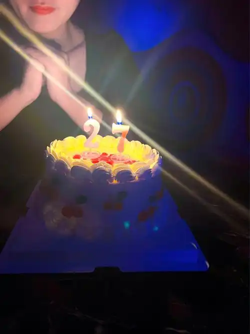 很便宜)99挑一个比较ins的蛋糕也比较重要……然后必不可少的道具