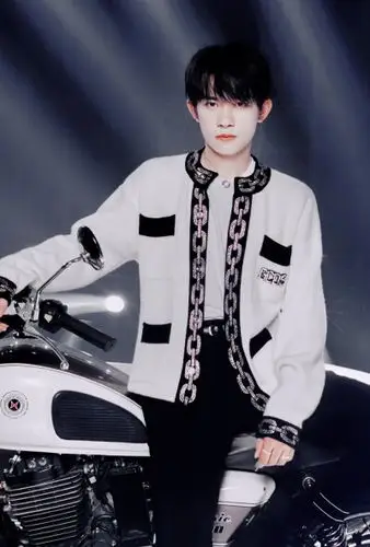 易烊千玺 五周年演唱会