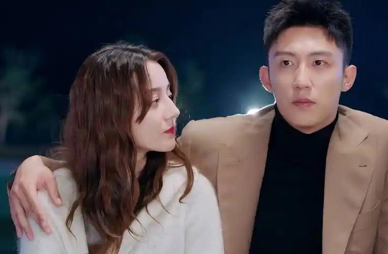 曝热巴已婚,邀请函称呼变夫人,对象疑离异黄景瑜,更多细节被扒_网友