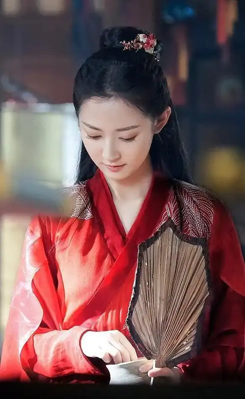 《月上重火》陈钰琪红衣壁纸分享,一代侠女,英姿飒爽,帅呆了!