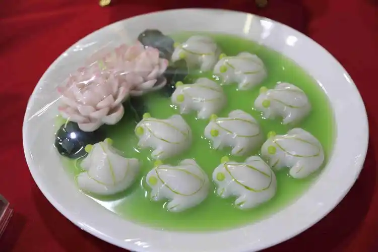 陕菜亮相丝博会菜品造型精致引围观