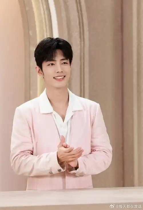 捧花,一整个暧昧值拉满了属于是被梦中花神战心动狙击了9595#肖战