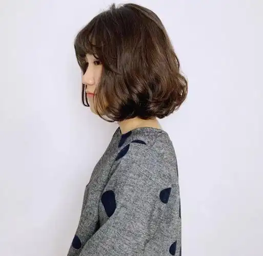 发型欣赏初春短烫卷
