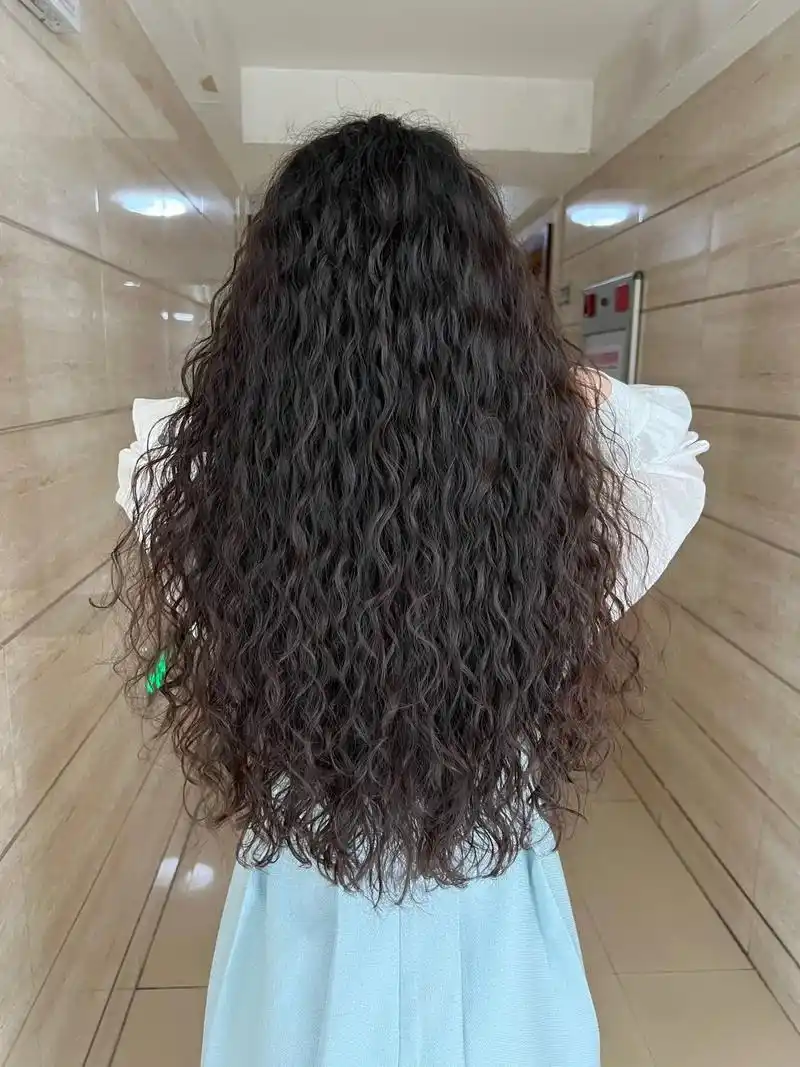 头发细软少,就选全头卷烫发,显发量又洋气.全头卷烫发,一般适 - 抖音