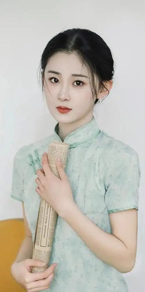 明星写真:邵羽柒天青色旗袍民国风大片,清新温婉俏丽多姿