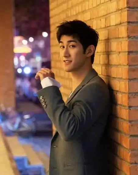 李治廷与混血结婚2天前单独带老婆闺蜜见家长妻子疑似堕过胎