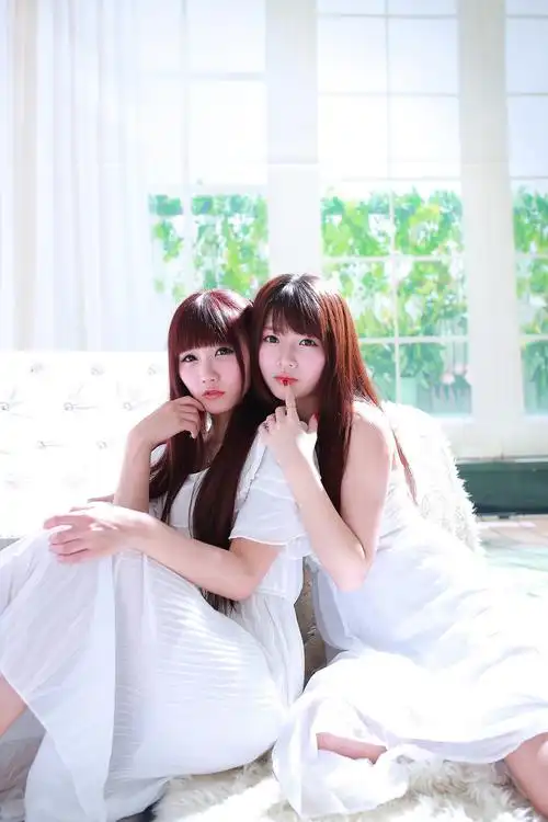 闺蜜情深 纪馨乔