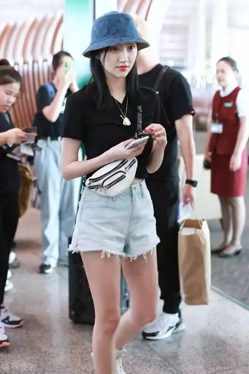 按照自己的身高,来选择短裤的长度像景甜这种超短裤,并不是人人都可以