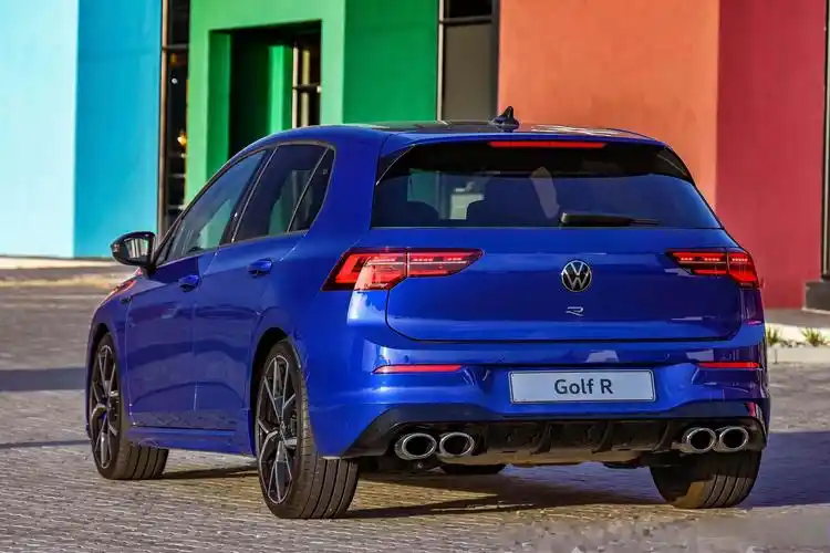 全新大众高尔夫r或将搭载双电机四驱系统】日前,有海外媒体报道