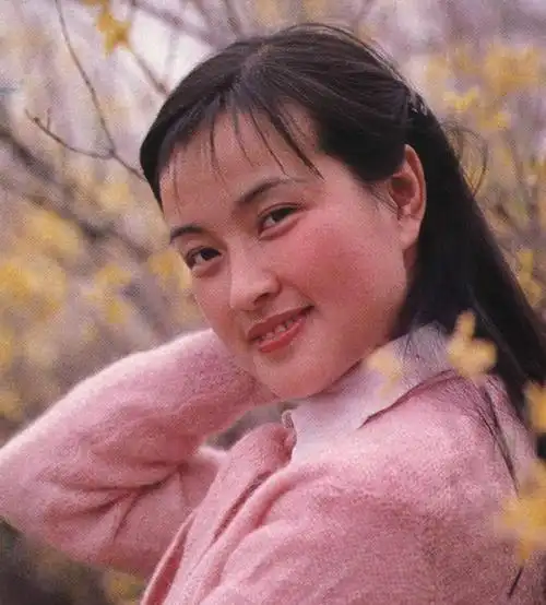 刘晓庆旧照年轻时真的太美了18岁尤其可爱