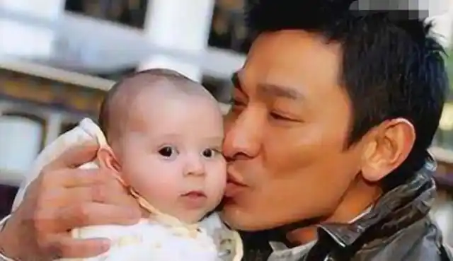 39年前他被刘德华"强吻",现在多年过去,摇身一变成影帝