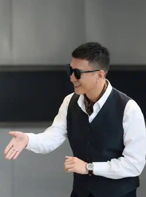 孙红雷新剧上线评分高,今年已经51岁的他,状态仍似18岁_电视剧_张艺兴