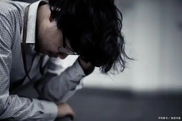 结婚前我被人打死了,在我快要咽气的时候,未婚妻竟搂着别的男人