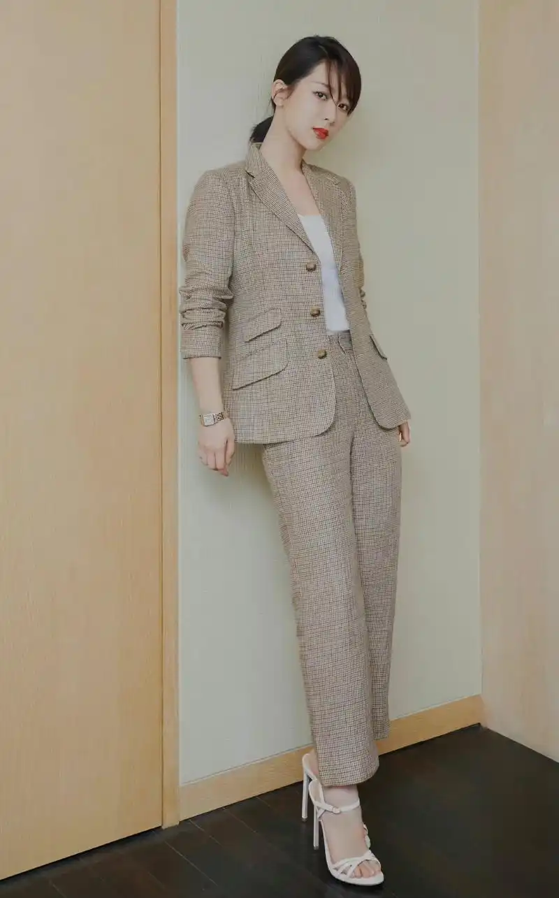 杨紫新造型,霸气知性