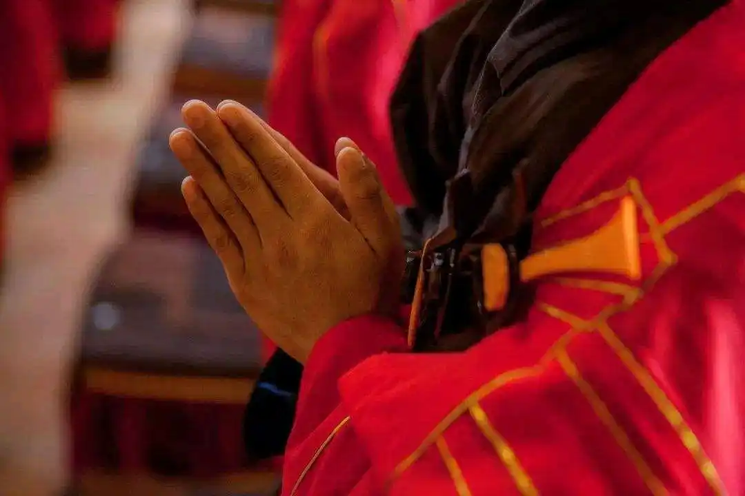 合掌!是恭敬礼佛的一种形式,能灭除业障,积功累德