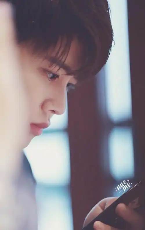 任嘉伦×侧颜好看的人不挑角度看看我们嘉伦的侧颜真的好撩好精致