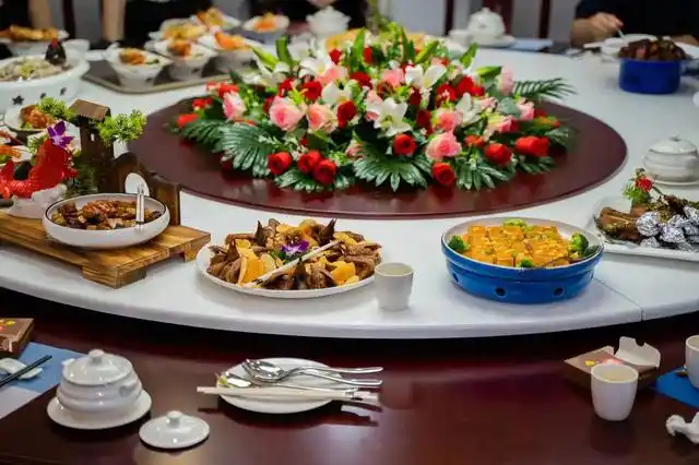 这家饭店可真是绝了!下次过生日一定要来这里!