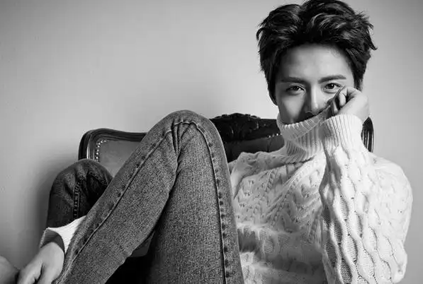 马天宇曝黑白写真大片