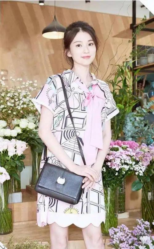 "豪门千金"乔欣:住3亿豪宅,背百万名包,她的背景有多牛?