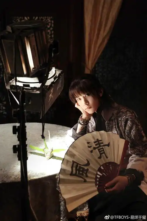 《艳势番之新青年》易烊千玺物料整理