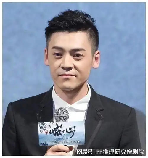 原来他是巍子的儿子,难怪长得帅演技还出色,真的是虎父无犬子