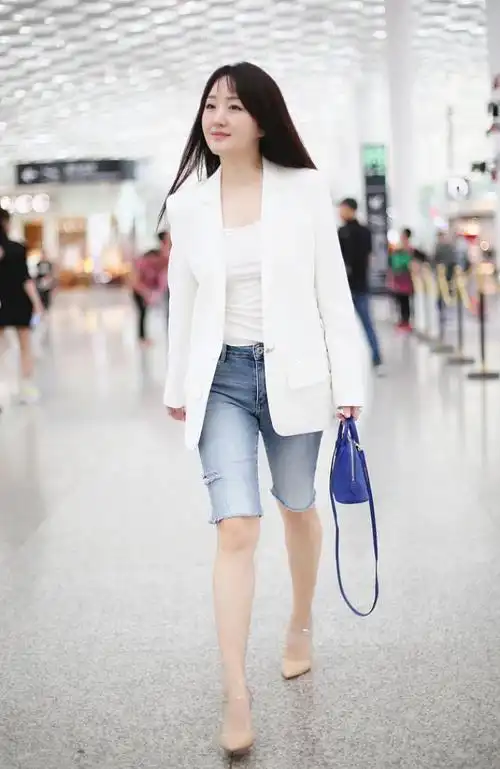 杨钰莹身高158cm的杨钰莹也敢挑战五分裤