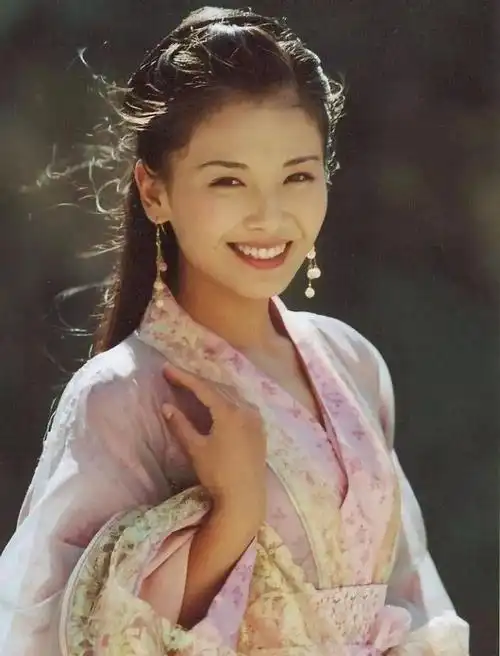 刘涛在03版的《天龙八部》中饰演阿朱