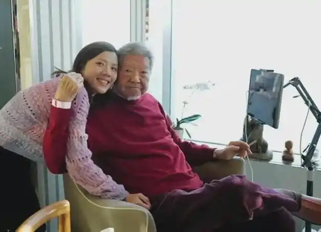 文琼是灵魂伴侣,听话不生娃|方琼|婚姻|记者|王家卫|散文家_网易订阅