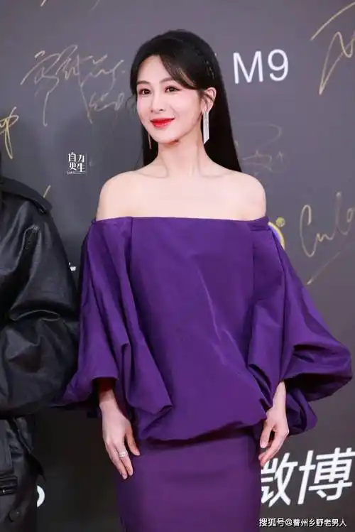 杨紫荣获微博queen三连冠,实力与人气兼具_影响力_话题_人物