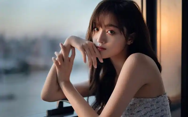 吴宣仪抹胸裙桌面壁纸-美女壁纸-高清美女图片-娟娟壁纸