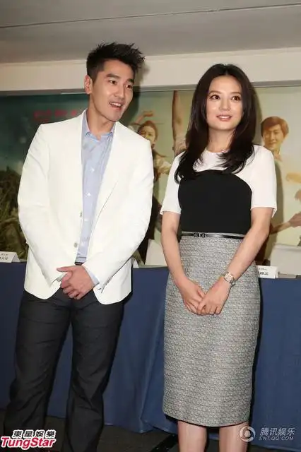 腾讯娱乐讯赵薇与赵又廷29日出席电影《致我们终将逝去的青春》台湾