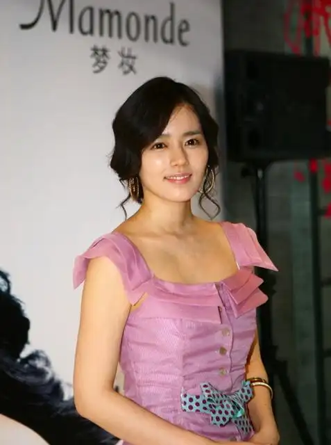 《黄手帕》韩佳人现身上海 "大牌"保养秘诀曝光