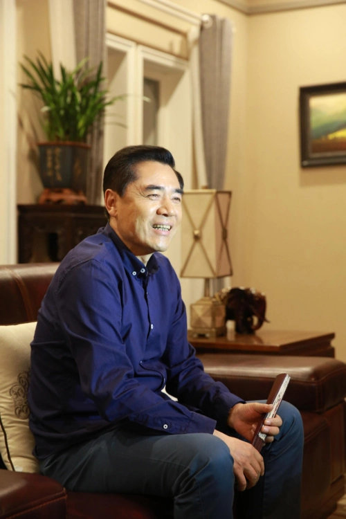 62岁陈宝国近照京城豪宅价格不菲网友很羡慕