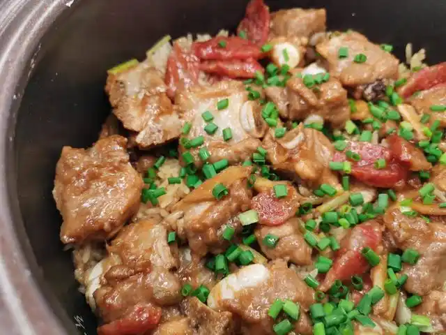 用电饭煲就能做的懒人煲仔饭,简单方便一锅出,香喷喷太好吃了