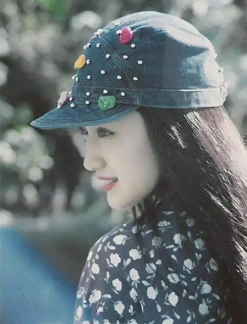 20几岁的杨钰莹!网友不禁感叹:多少人曾爱慕你年轻时的容颜!