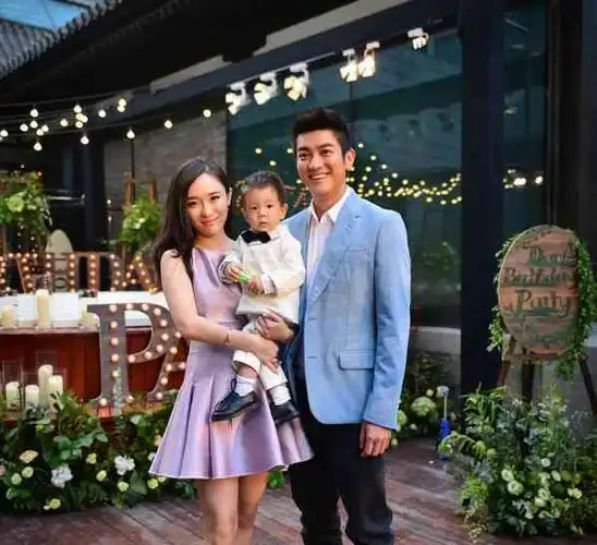 她18年前差点嫁给李晨,如今孩子看见李晨叫爸爸