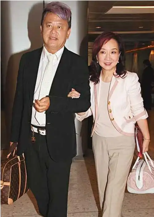 他喜剧功力堪比周星驰,曾两度破产