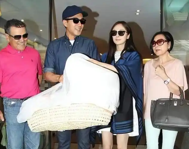 刘丹曝小糯米近况刘恺威春节会带娃旅行孙女开始对衣着有要求