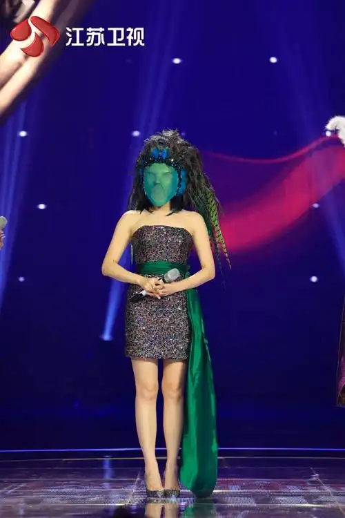 今晚蒙面唱将猜猜猜猜评团释放隐藏技能吴宗宪遇上旧相识