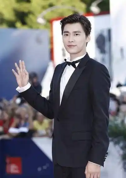 李易峰性格很好,说话超温柔,网友:很想嫁给他!_生活_明星_路人