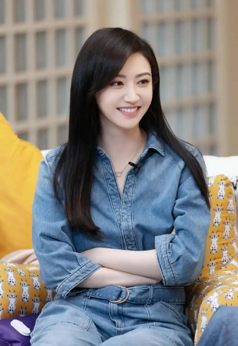 富贵花-景甜是人形貔貅 常听到小红靠捧,大红靠命.