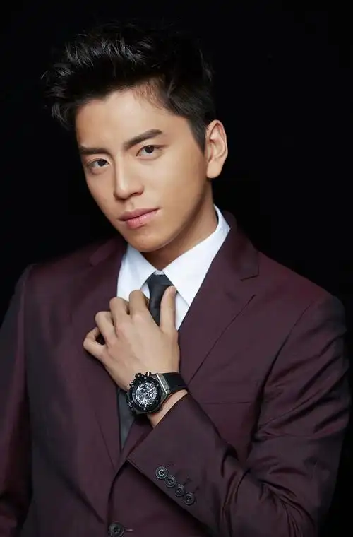 王大陆帅气十足时尚活动照图片