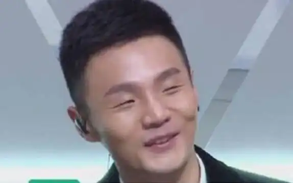 "最小眼睛宝宝"火了,睁眼闭眼接近没差距,网友:李荣浩输了