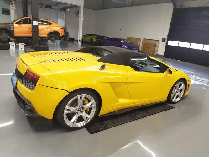50多万的兰博基尼超跑,停了大半年无人过问!有钱人也修不起?
