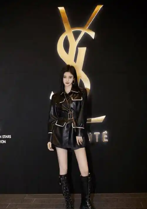 原创鞠婧祎穿炫腹装现身机场看到生图下真实腰型这是认真的吗